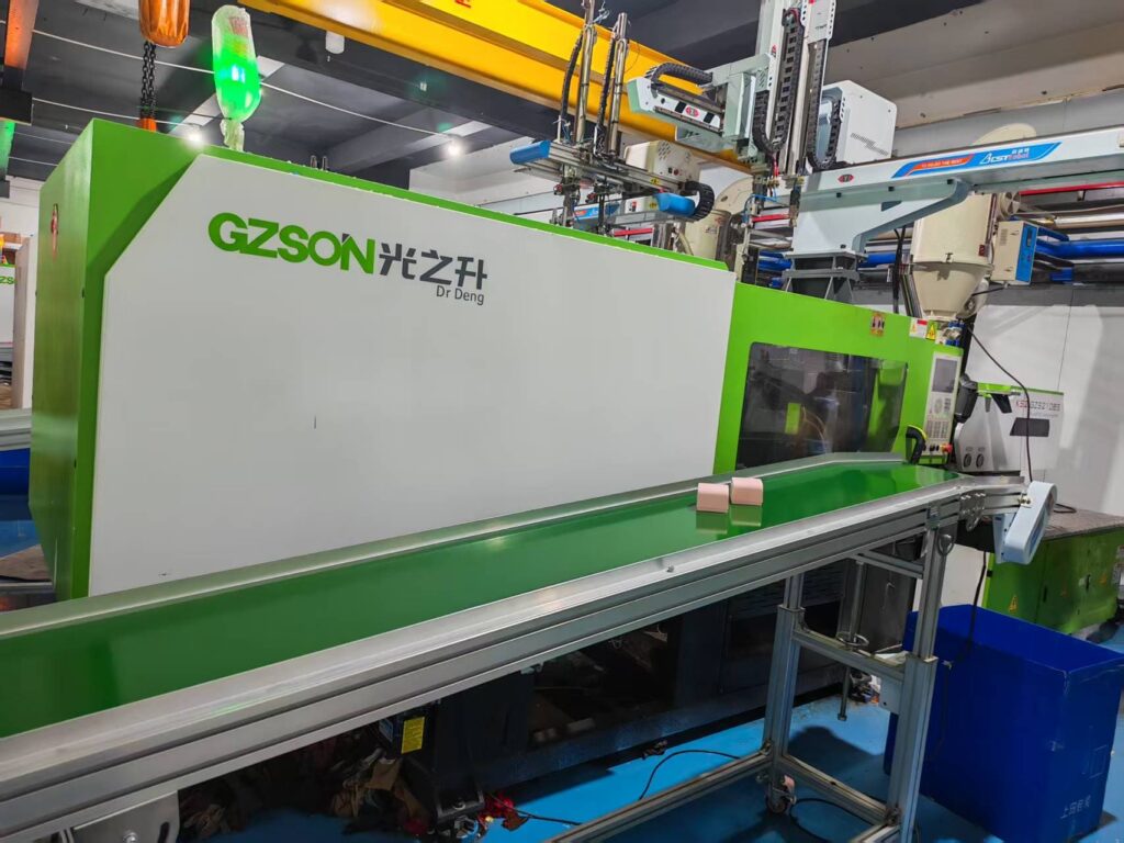 GZSON automatic injection molding machine with conveyor belt for cosmetic packaging preform production